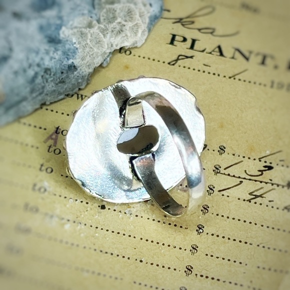 Beautiful Ring! - Picture 3 of 5